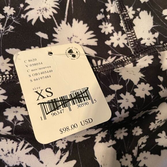 NWT Ā FreeāPeople Printed Lose Control Wrap Leggings / Floral size XSā
NWT - Picture 5 of 9